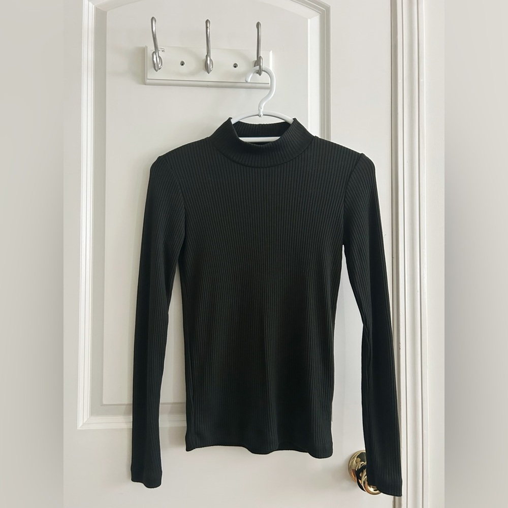 UNIQLO Black Turtleneck
